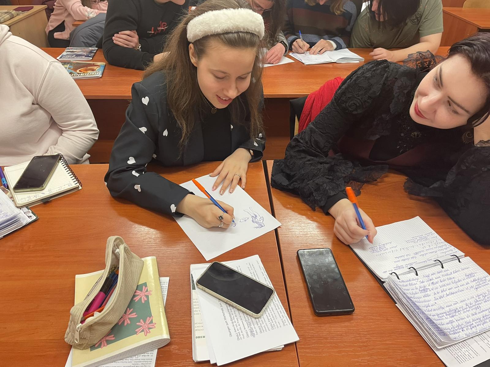 Круглы стол "Сямейныя каштоўнасці скрозь прызму стагоддзяў".